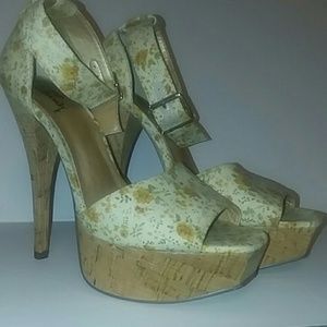 Luichiny size 7 Jus Tina cork heels